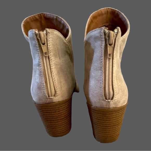 🎉HOST PICK!🎉 Qupid Beige Booties. Size 7. 👢👢 - Picture 2 of 4